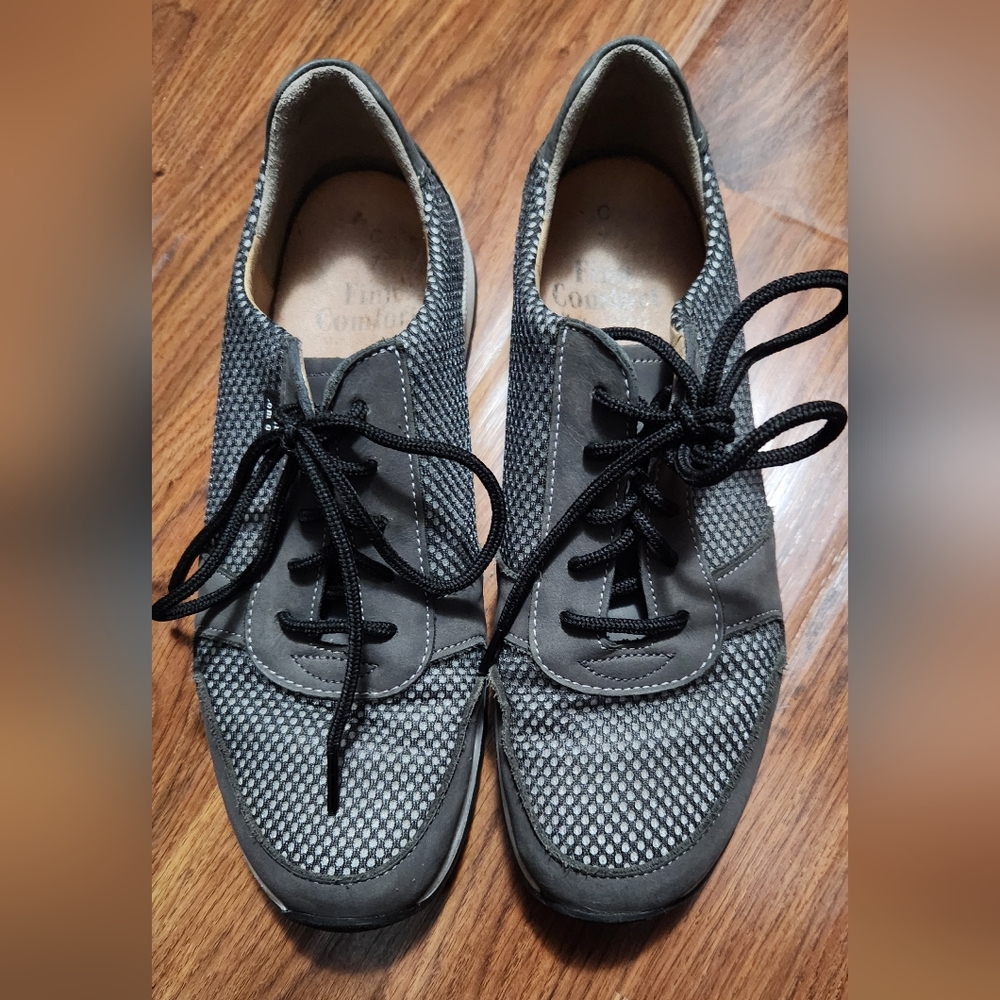 Finn Comfort Women's Black and Gray Sneakers
